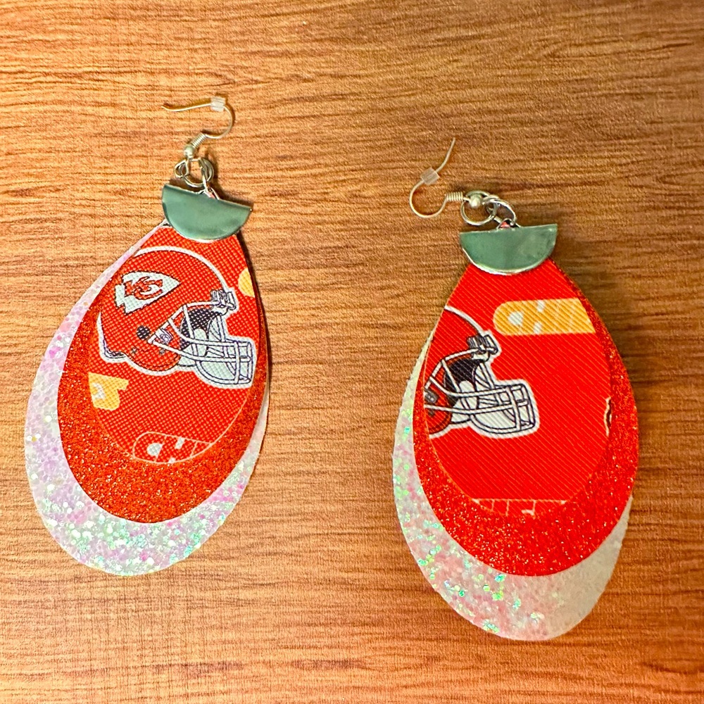 Chiefs earrings to show your spirits 💛❤️💛❤️